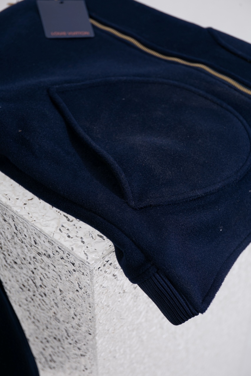 Louis Vuitton Simple and stylish  Reversible blouson（1AFVVS）