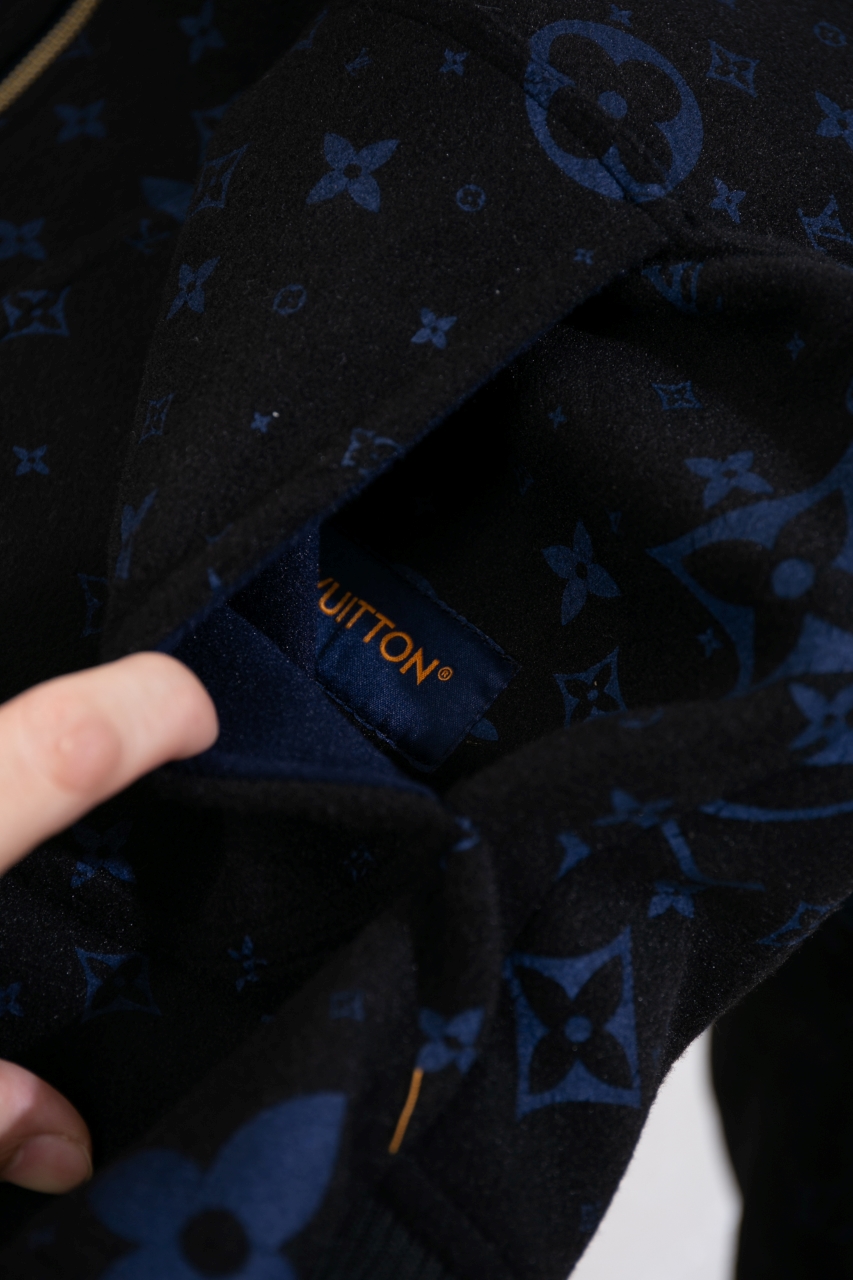 Louis Vuitton Simple and stylish  Reversible blouson（1AFVVS）