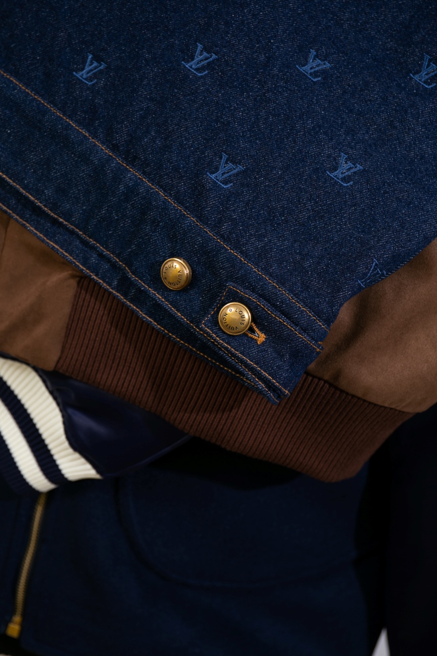 Louis Vuitton Embroidered denim blouson（1AFYBY）