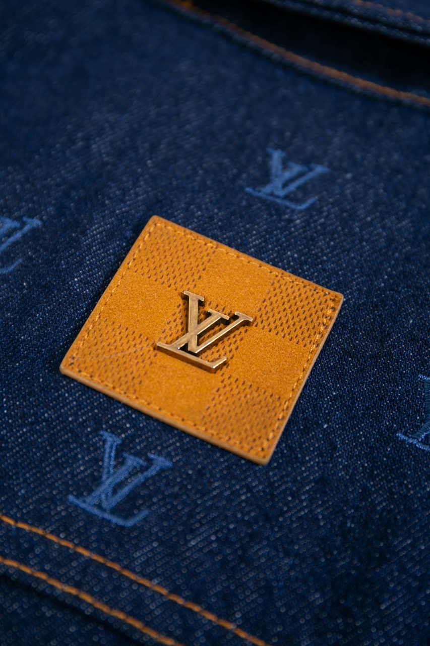 Louis Vuitton Embroidered denim blouson（1AFYBY）