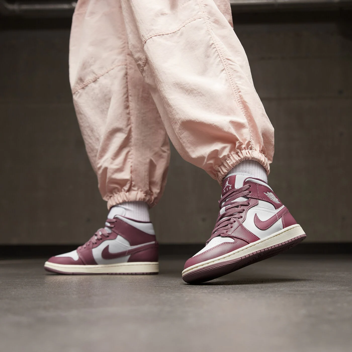 Giày Nike Air Jordan 1 Mid 