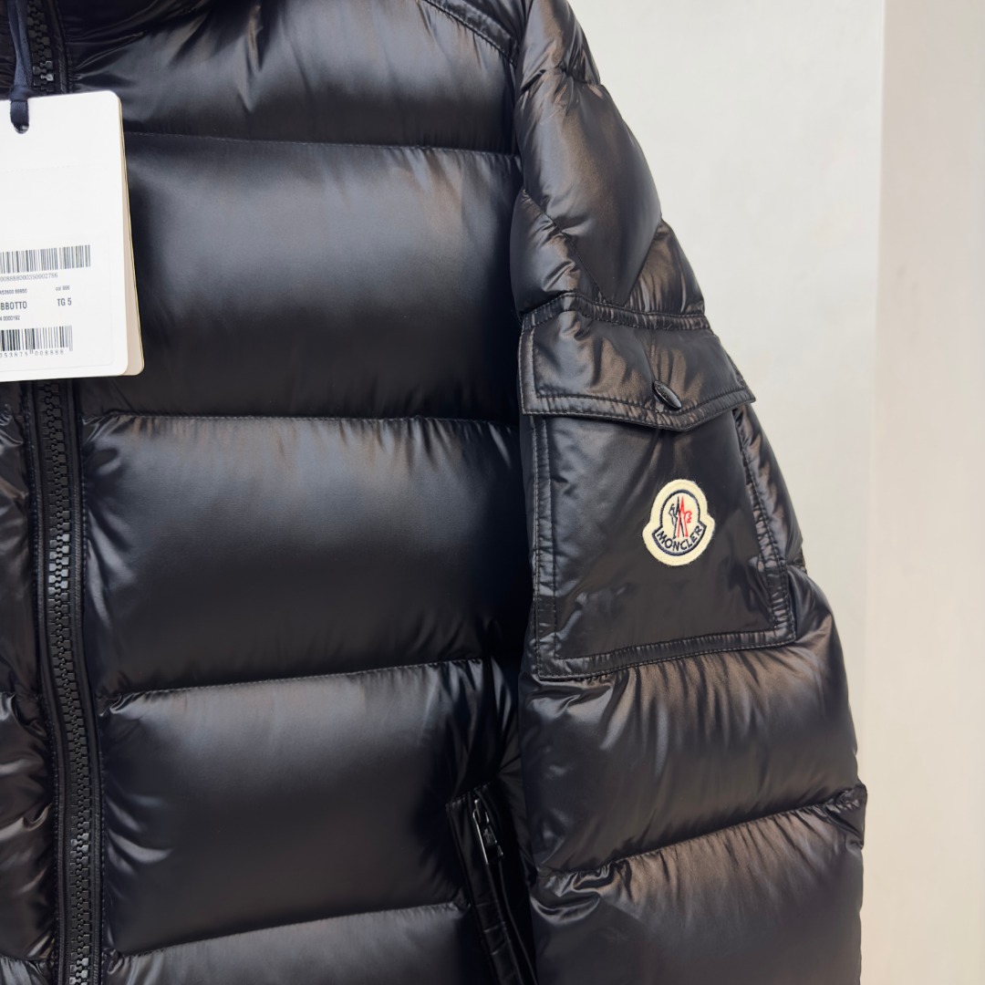 Moncler maya series solid color lacquered down jacket“BLACK”（0911A536006895099）