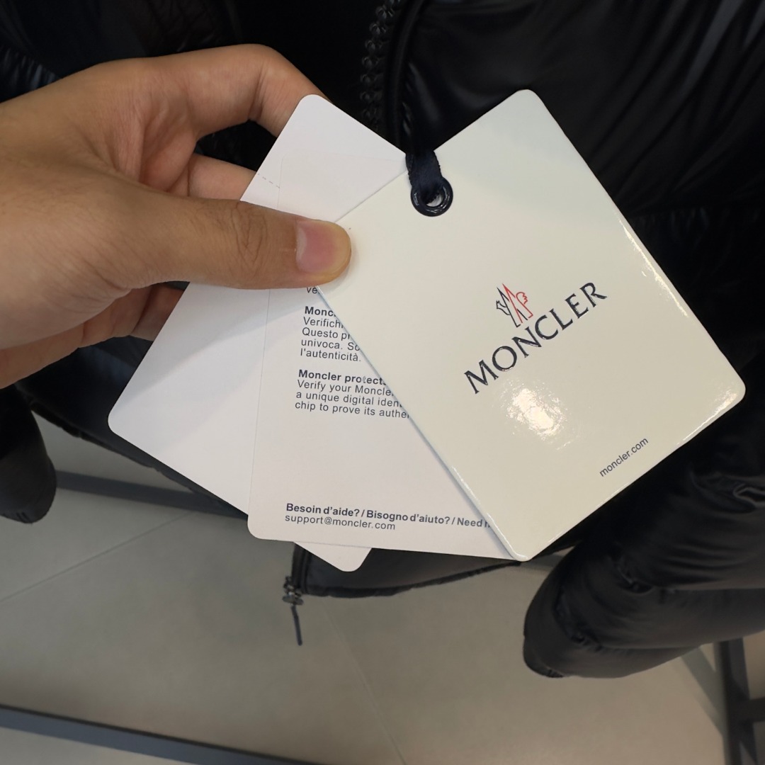 Moncler maya series solid color lacquered down jacket“BLACK”（0911A536006895099）