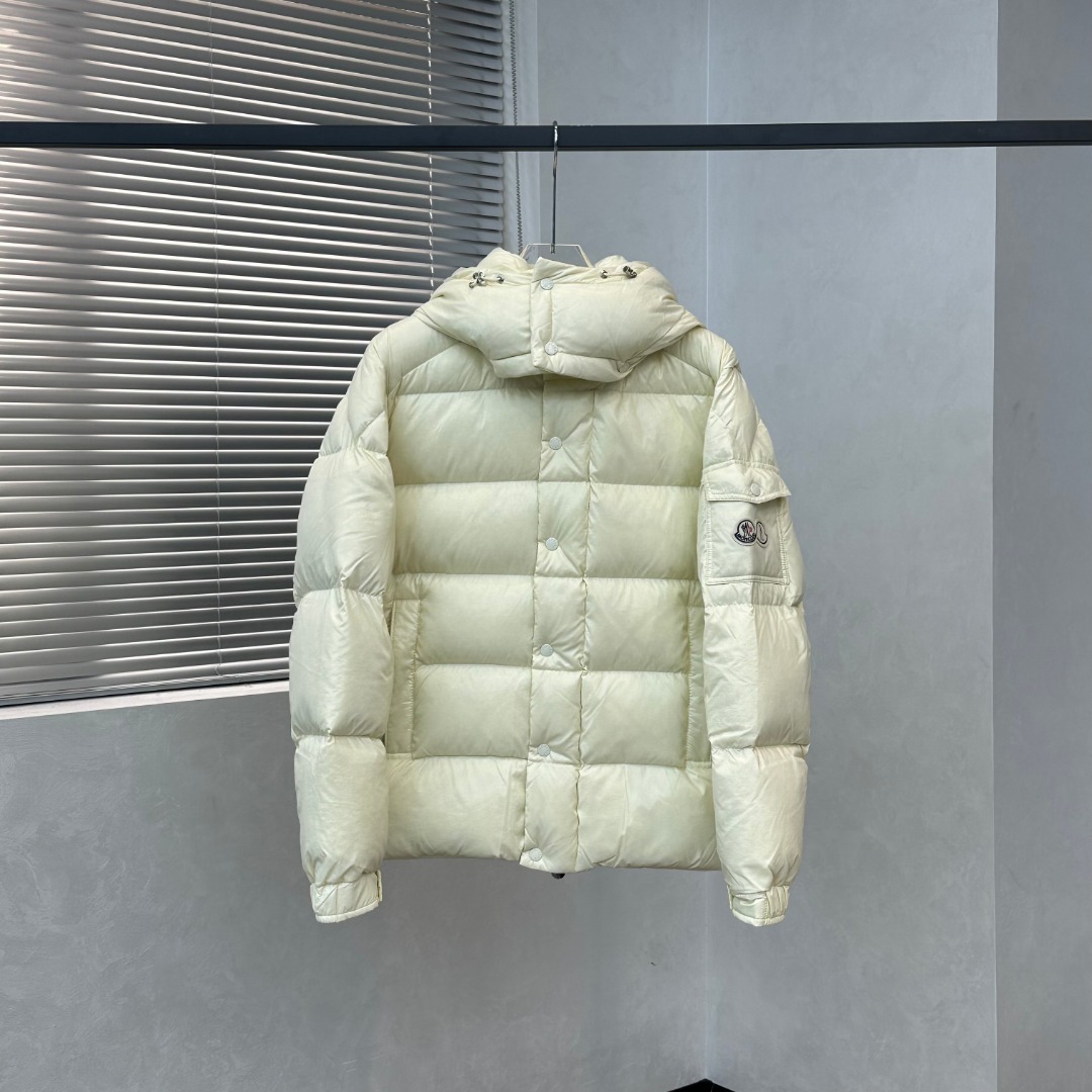 Moncler Maya 70 Winter Short Men's Down Jacket（H20911A002565969T999）