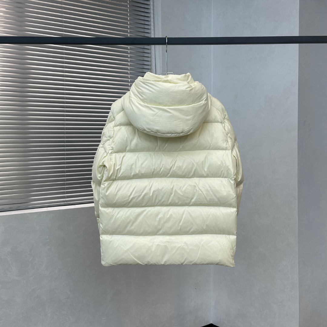 Moncler Maya 70 Winter Short Men's Down Jacket（H20911A002565969T999）