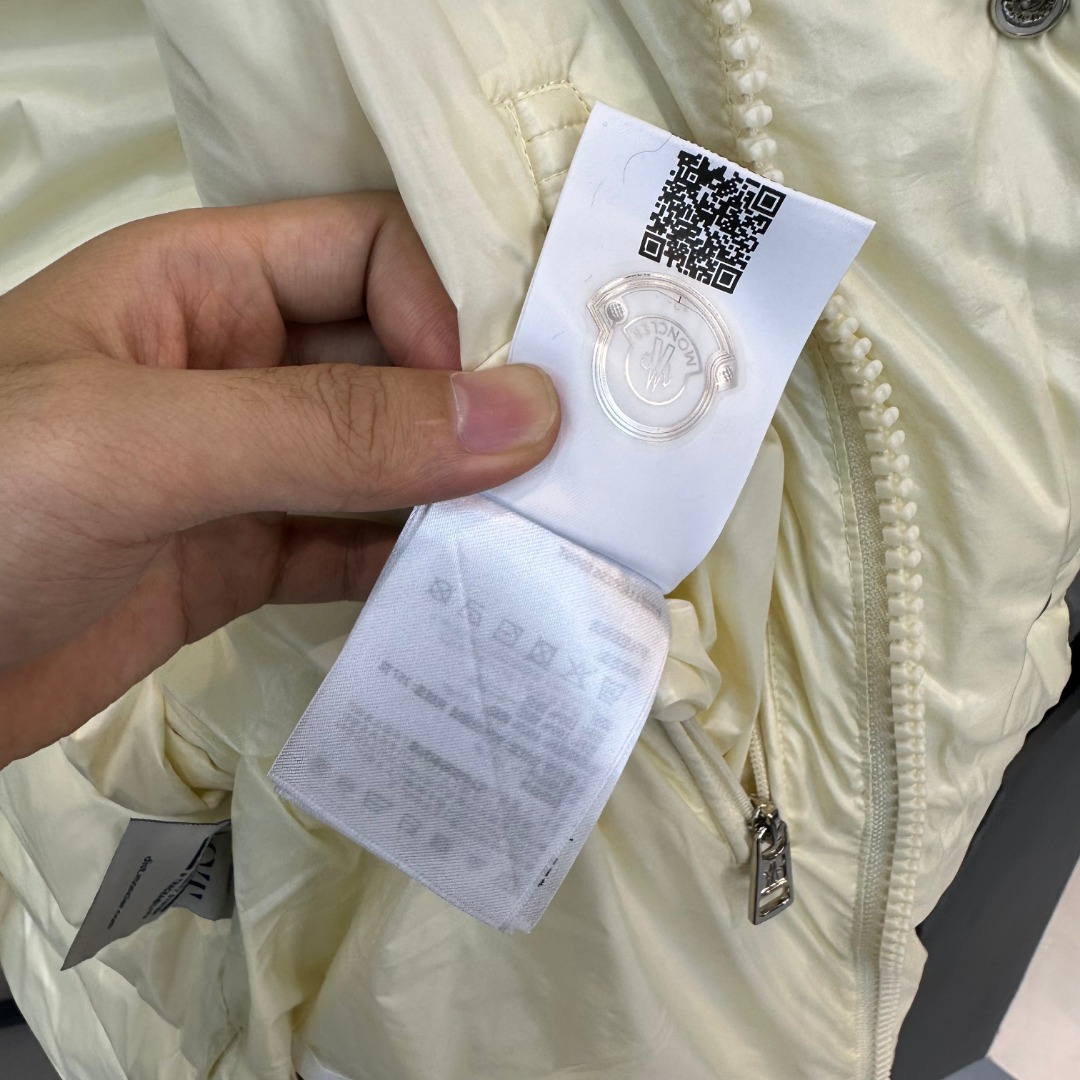 Moncler Maya 70 Winter Short Men's Down Jacket（H20911A002565969T999）