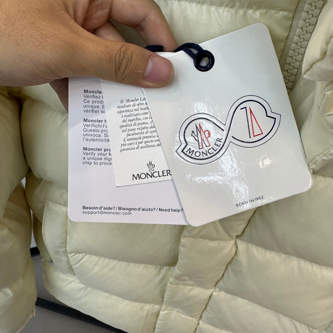 Moncler Maya 70 Winter Short Men's Down Jacket（H20911A002565969T999）