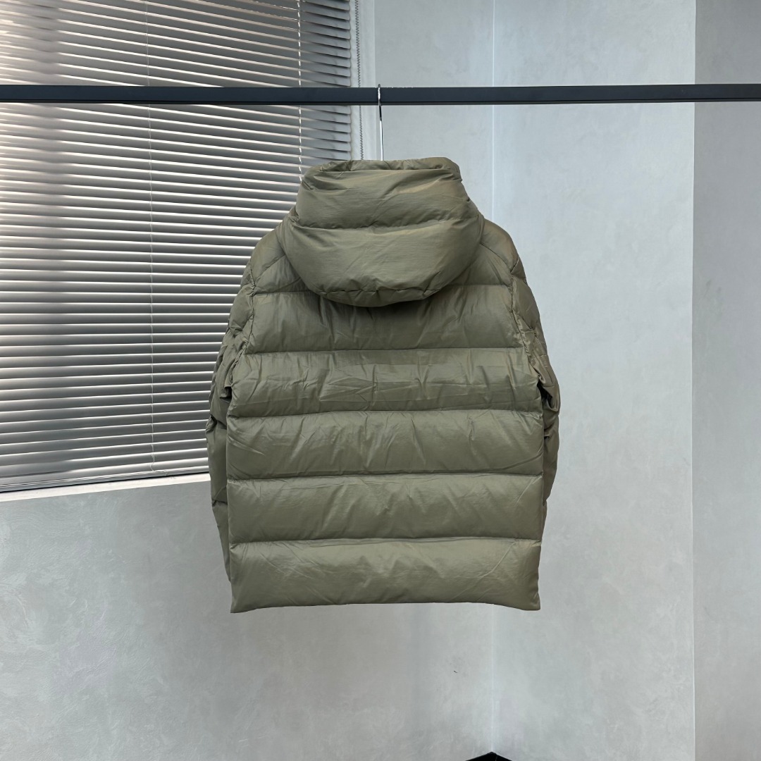 Moncler Maya 70 Winter Short Men's Down Jacket（H20911A002565969T999）