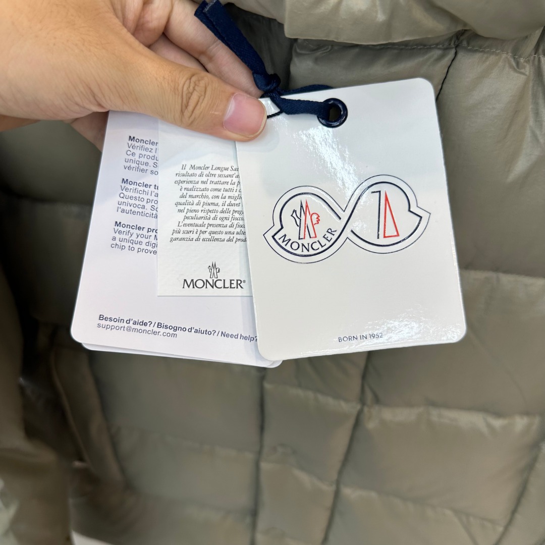 Moncler Maya 70 Winter Short Men's Down Jacket（H20911A002565969T999）