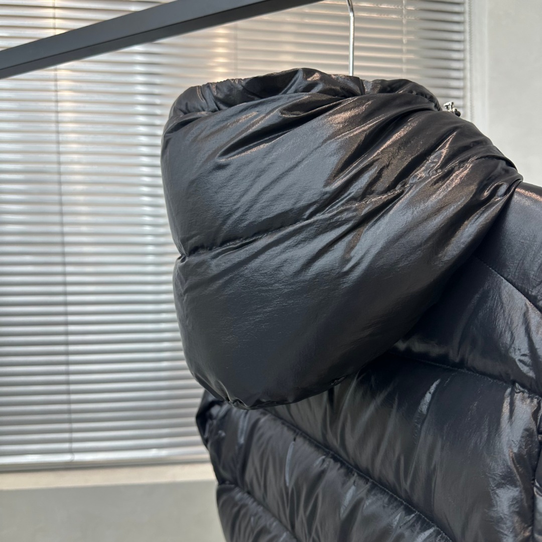 Moncler Maya 70 Winter Short Men's Down Jacket（H20911A002565969T999）