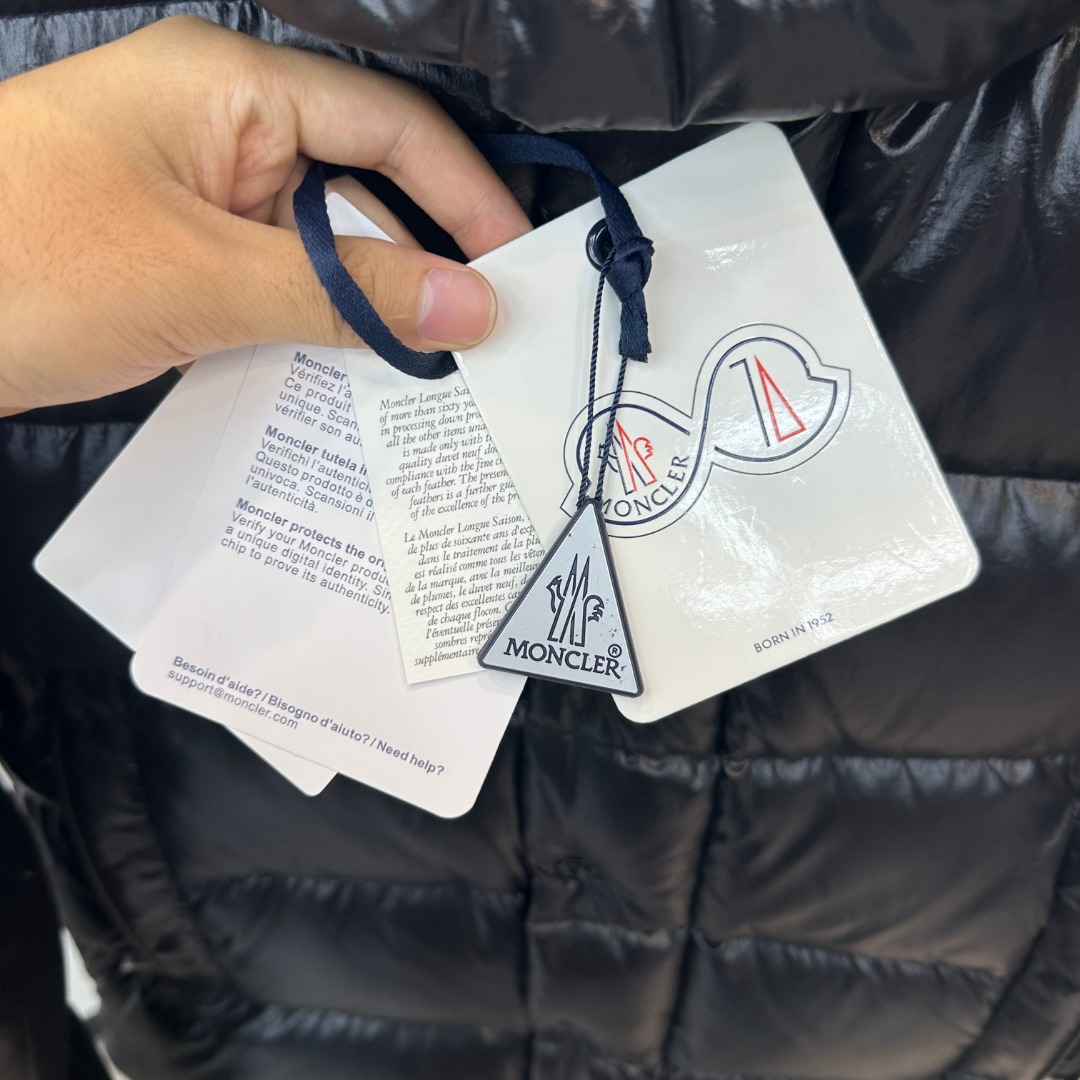 Moncler Maya 70 Winter Short Men's Down Jacket（H20911A002565969T999）