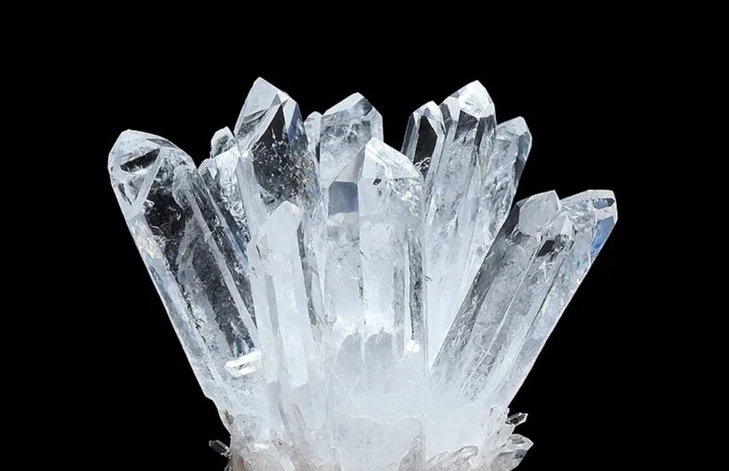 The Ultimate 2025 Guide to Clear Quartz Feng Shui Benefits-OwniCrystos