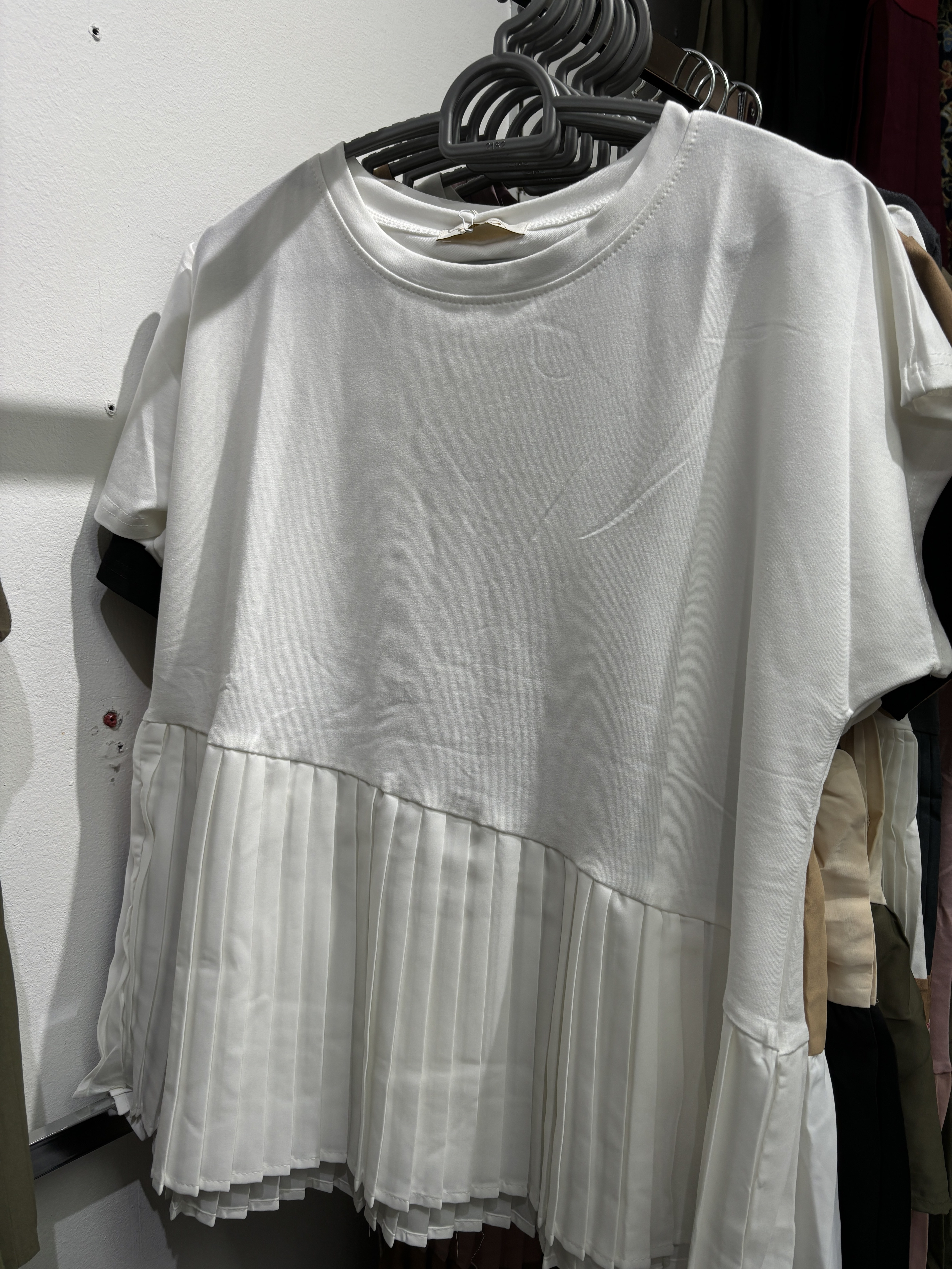 HC Basic Pleated Top