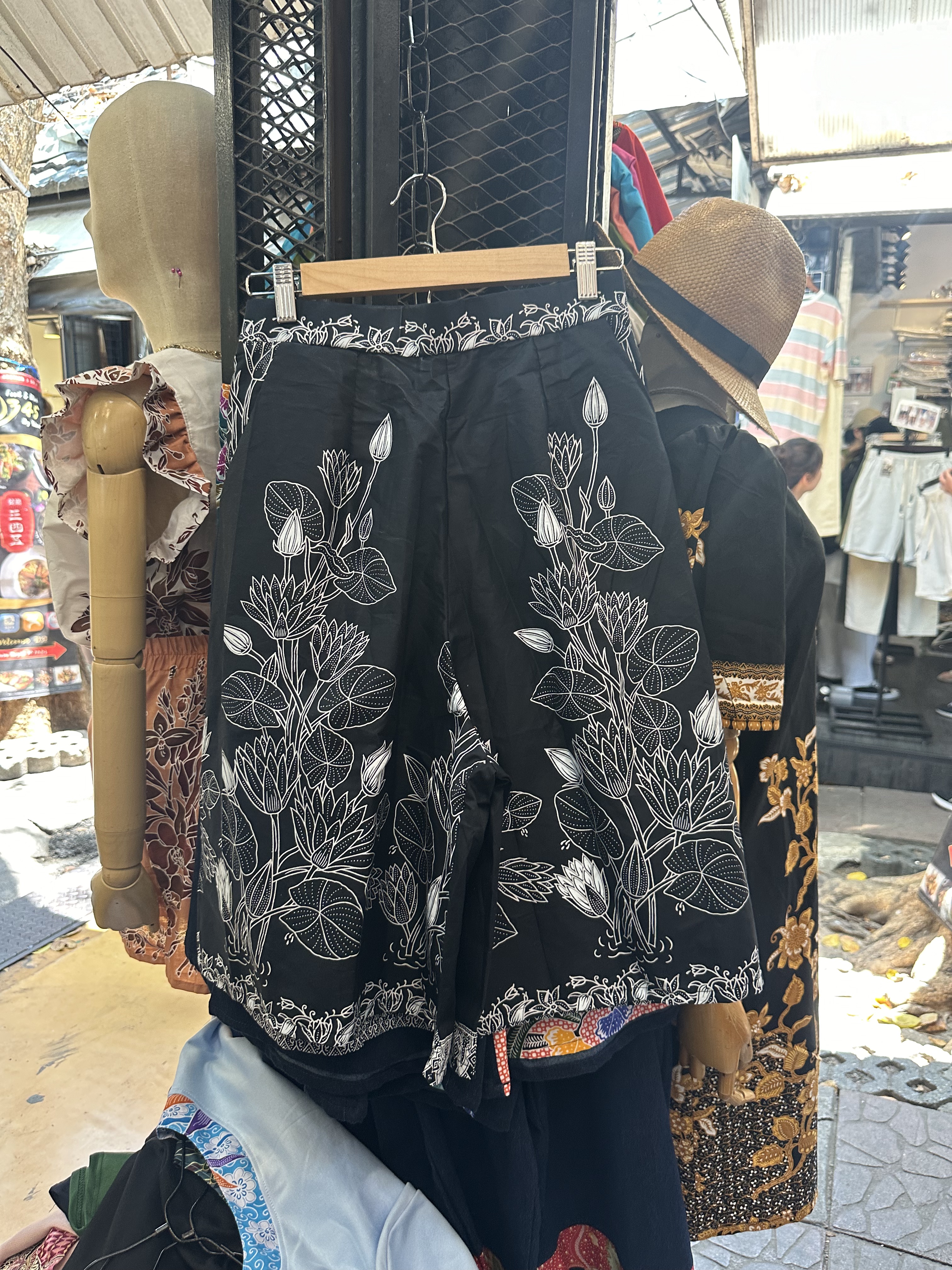 Si Batik Bermuda Pants (2 Colours)