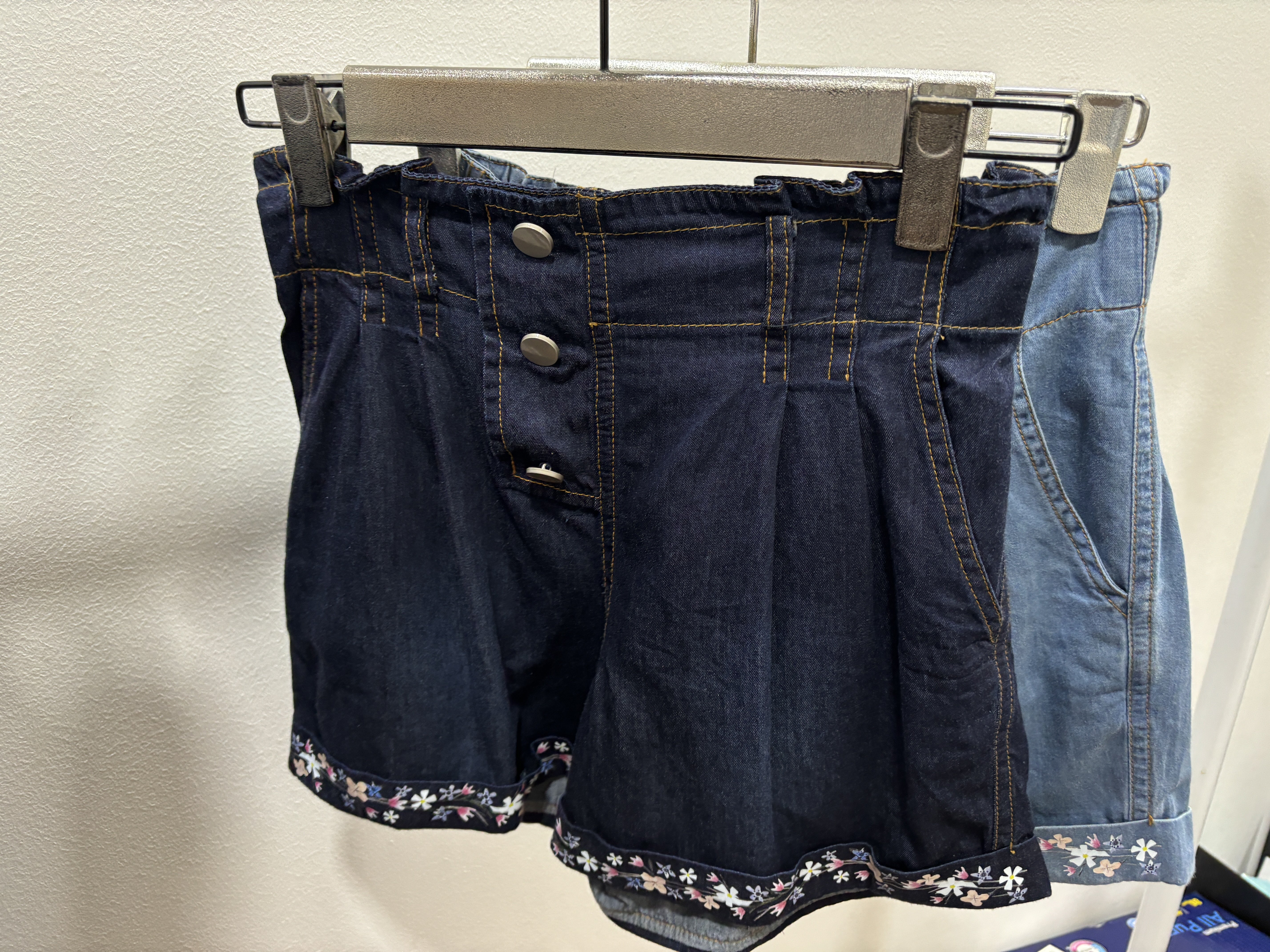 TR Cute Flora Denim Shorts