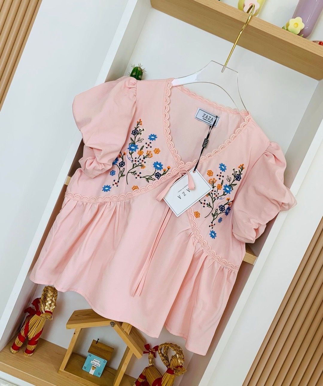 HN Embroidery Puffy Short Sleeves