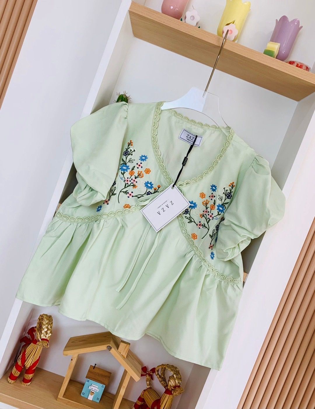 HN Embroidery Puffy Short Sleeves