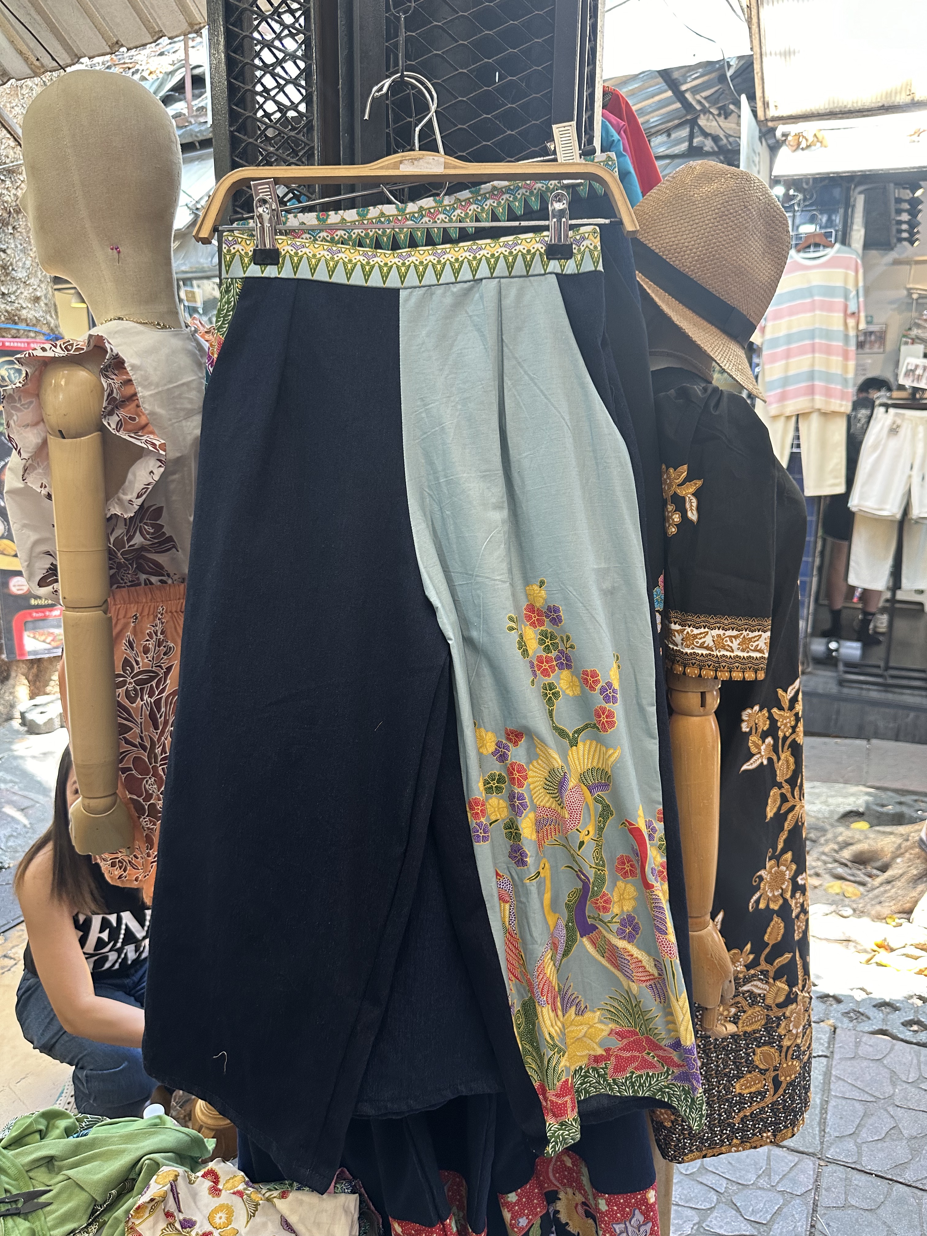 Si Batik Denim Bermudas Peacock Design (2 Colours)