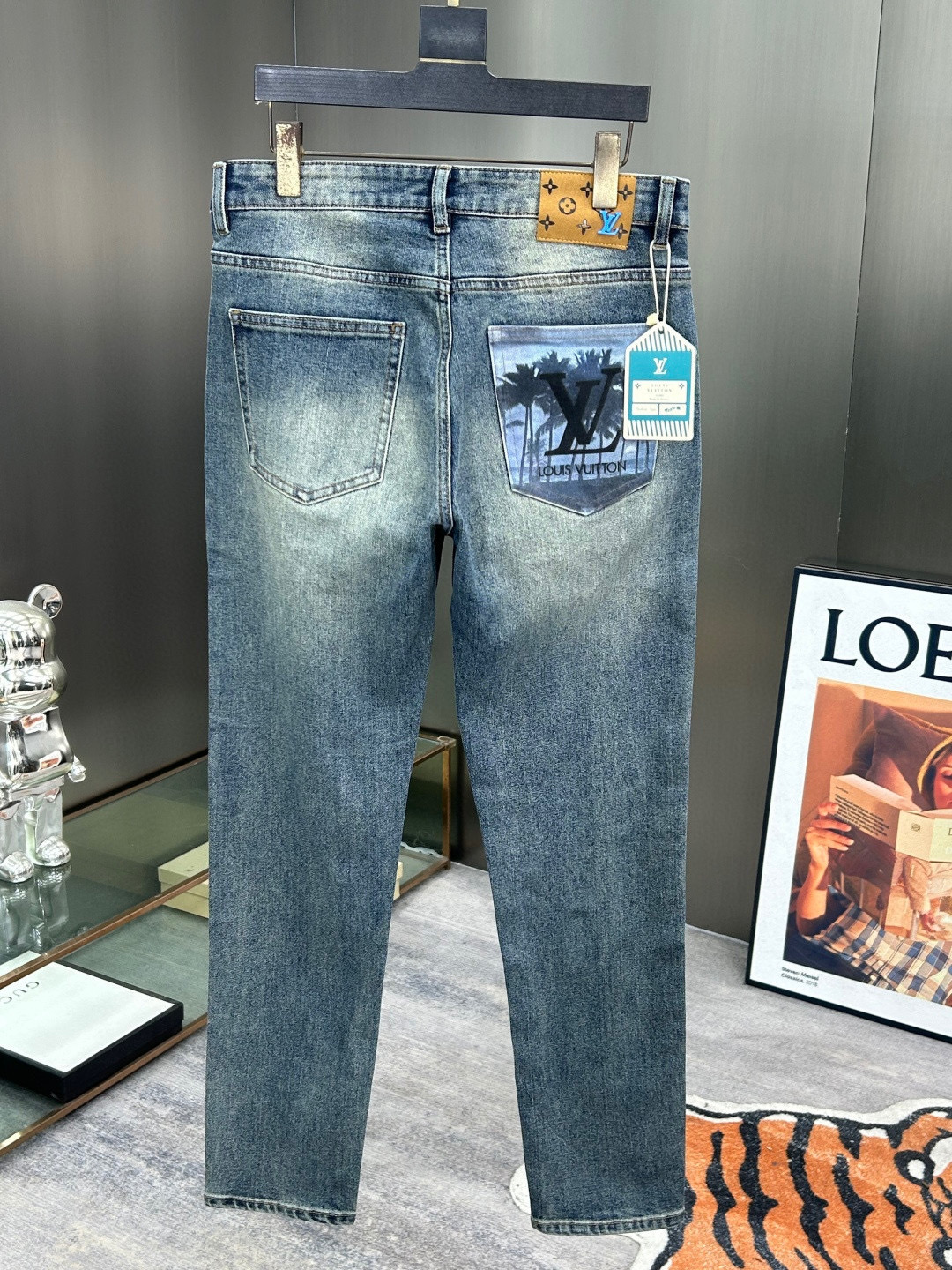 高品質デニムパンツ / 丁寧な仕上がりと耐久性 / ユニークなバックポケットデザイン