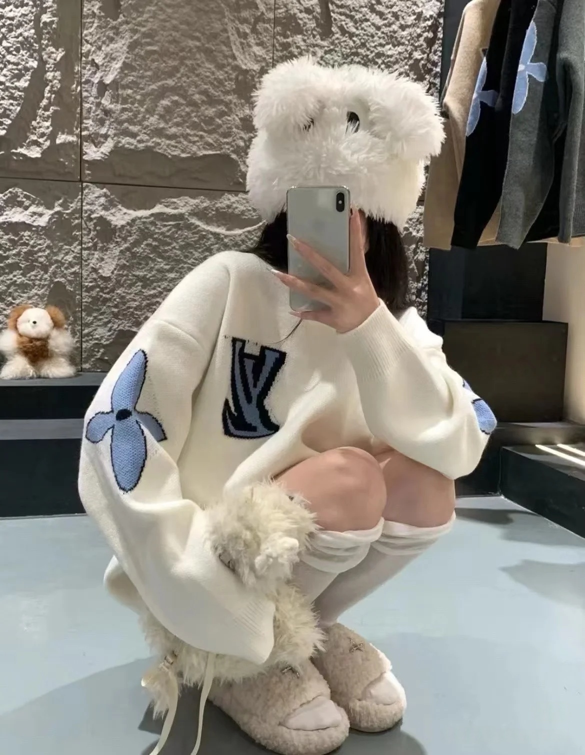 ✨ 即完売必至！LV 風 ホワイトニットトップス