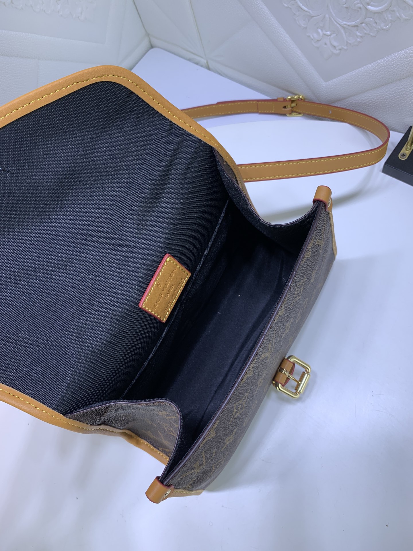  《注目》レトロおしゃれなLVアイビーハンドバッグ