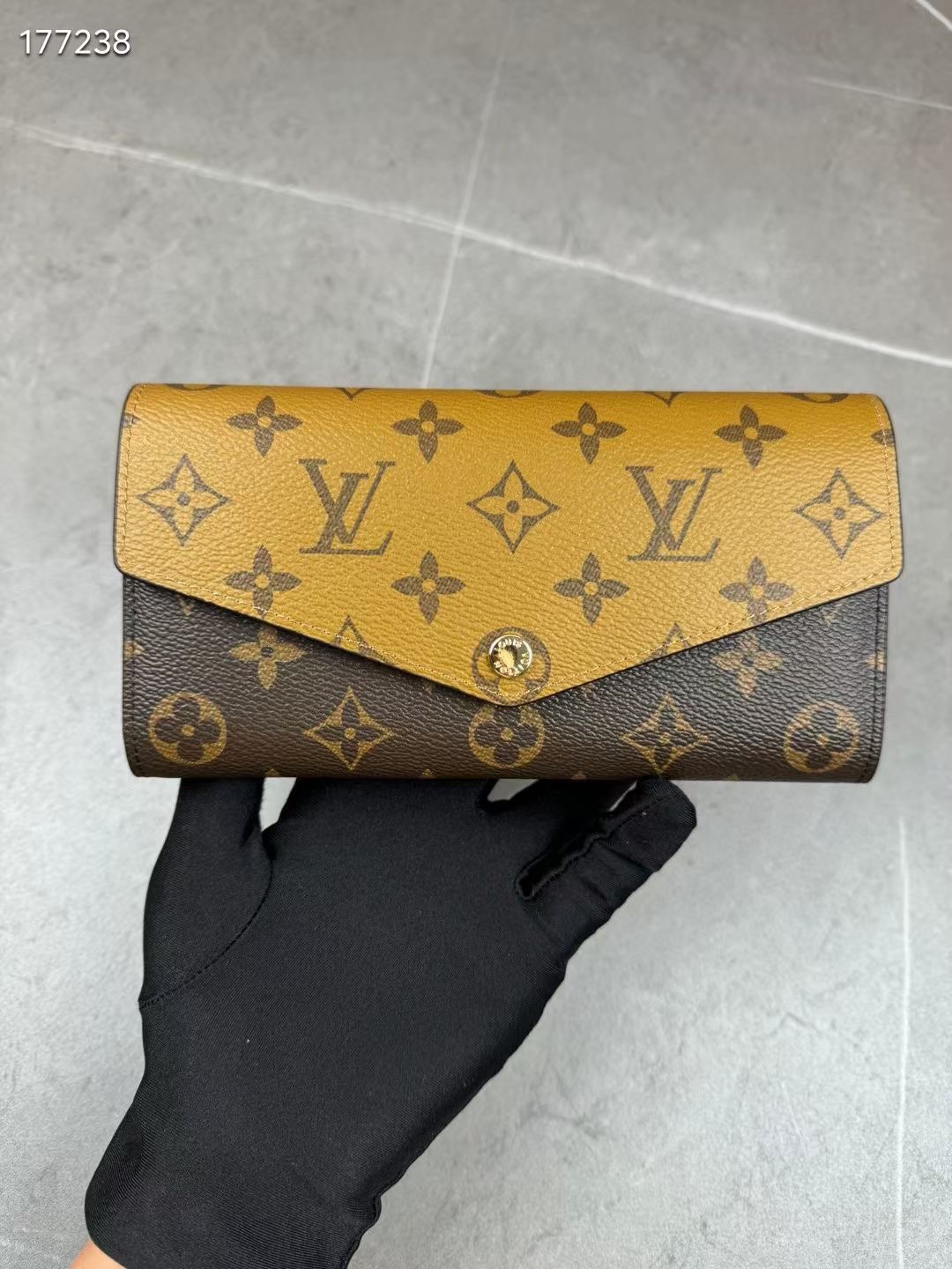 ルイ・ヴィトン ポルトフォイユ・サラ モノグラム リバース 長財布