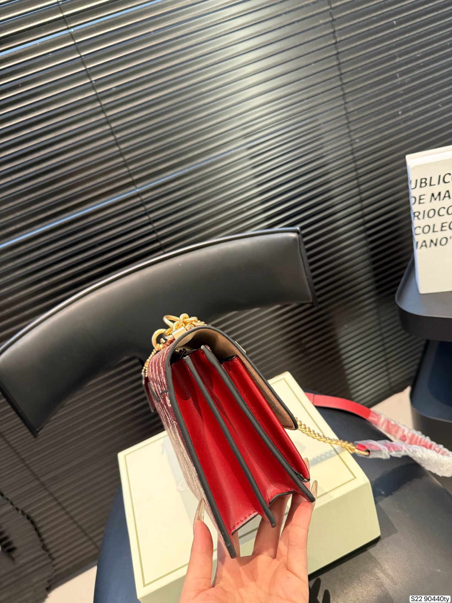 大人気 COACH Tabby 新作✨ チェリーチャームが愛らしいオーガンバッグ！柔らかレザーで持ち心地抜群、マルチ収納で超便利💖