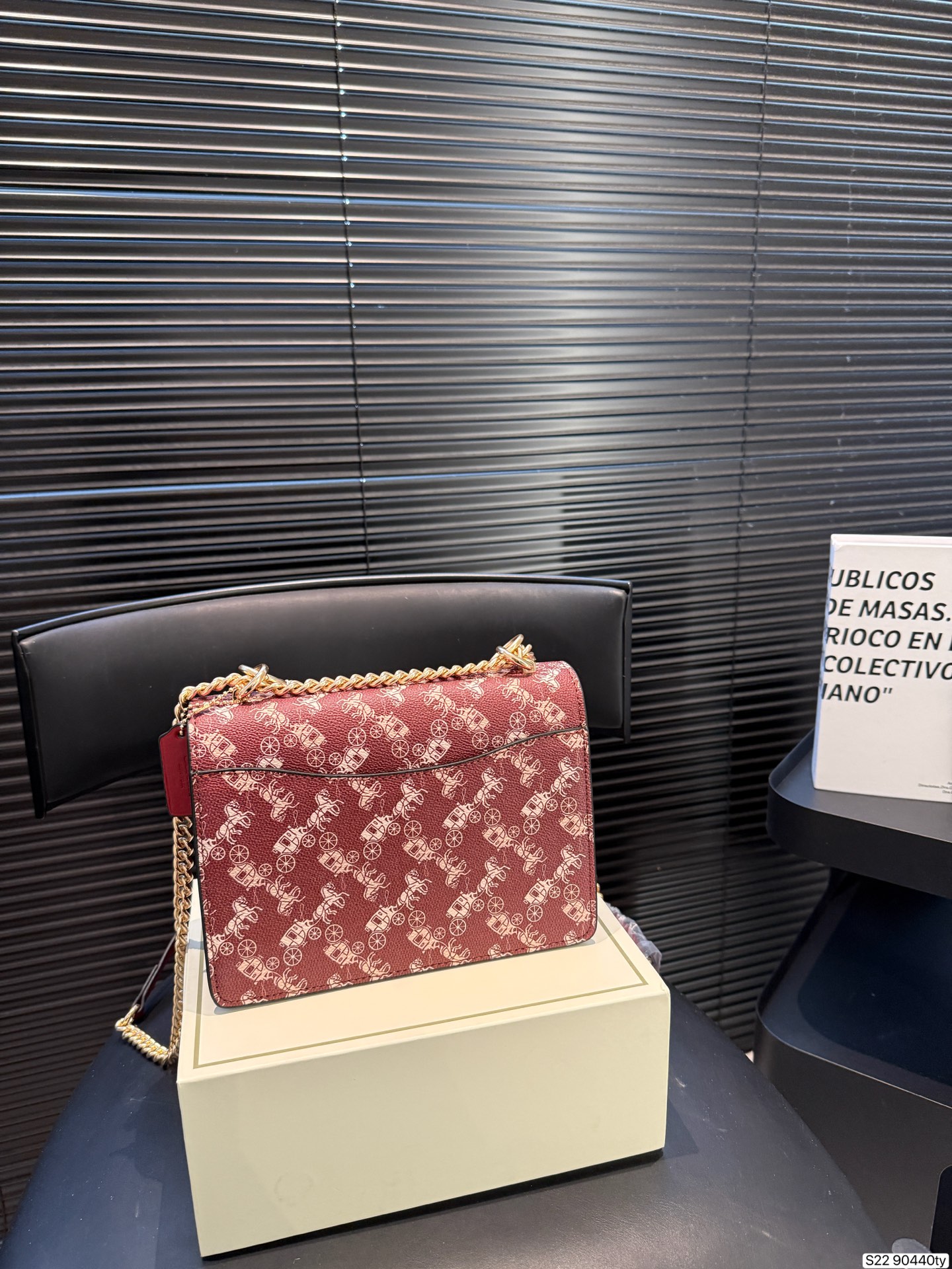 大人気 COACH Tabby 新作✨ チェリーチャームが愛らしいオーガンバッグ！柔らかレザーで持ち心地抜群、マルチ収納で超便利💖