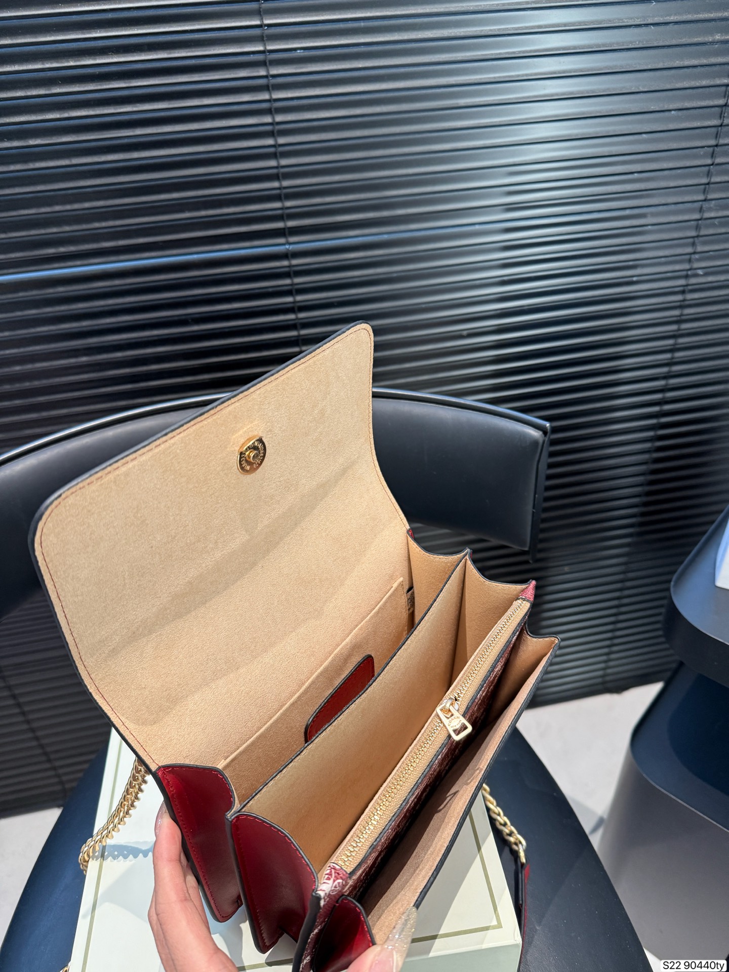 大人気 COACH Tabby 新作✨ チェリーチャームが愛らしいオーガンバッグ！柔らかレザーで持ち心地抜群、マルチ収納で超便利💖