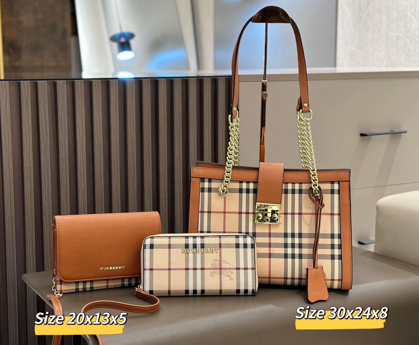 チェック柄レザー 3 点セットバッグ  ✨ 英国伝統のチェック柄で、クラシックな高級感を日常に ✨