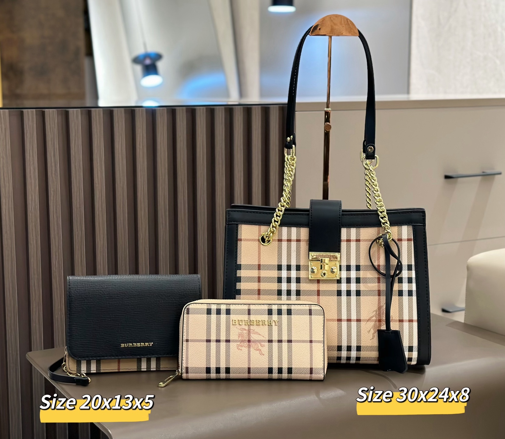 チェック柄レザー 3 点セットバッグ  ✨ 英国伝統のチェック柄で、クラシックな高級感を日常に ✨