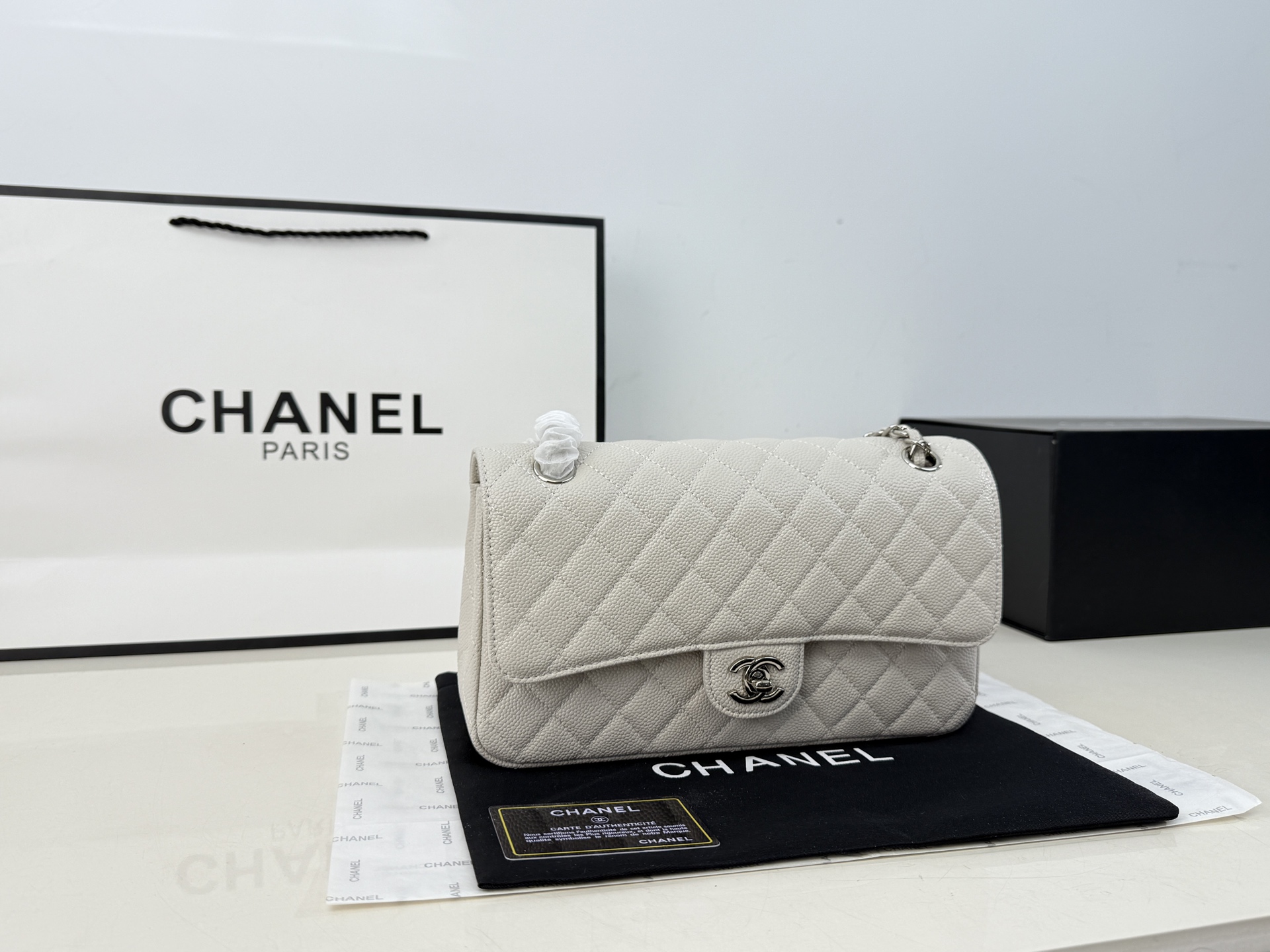 CHANEL クラシックフラップバッグ キャビアスキン