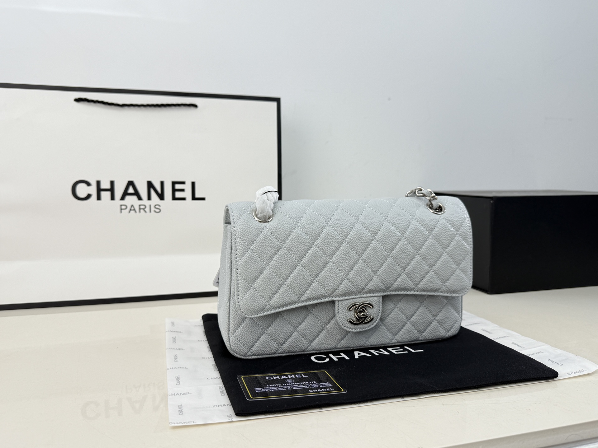 CHANEL クラシックフラップバッグ キャビアスキン