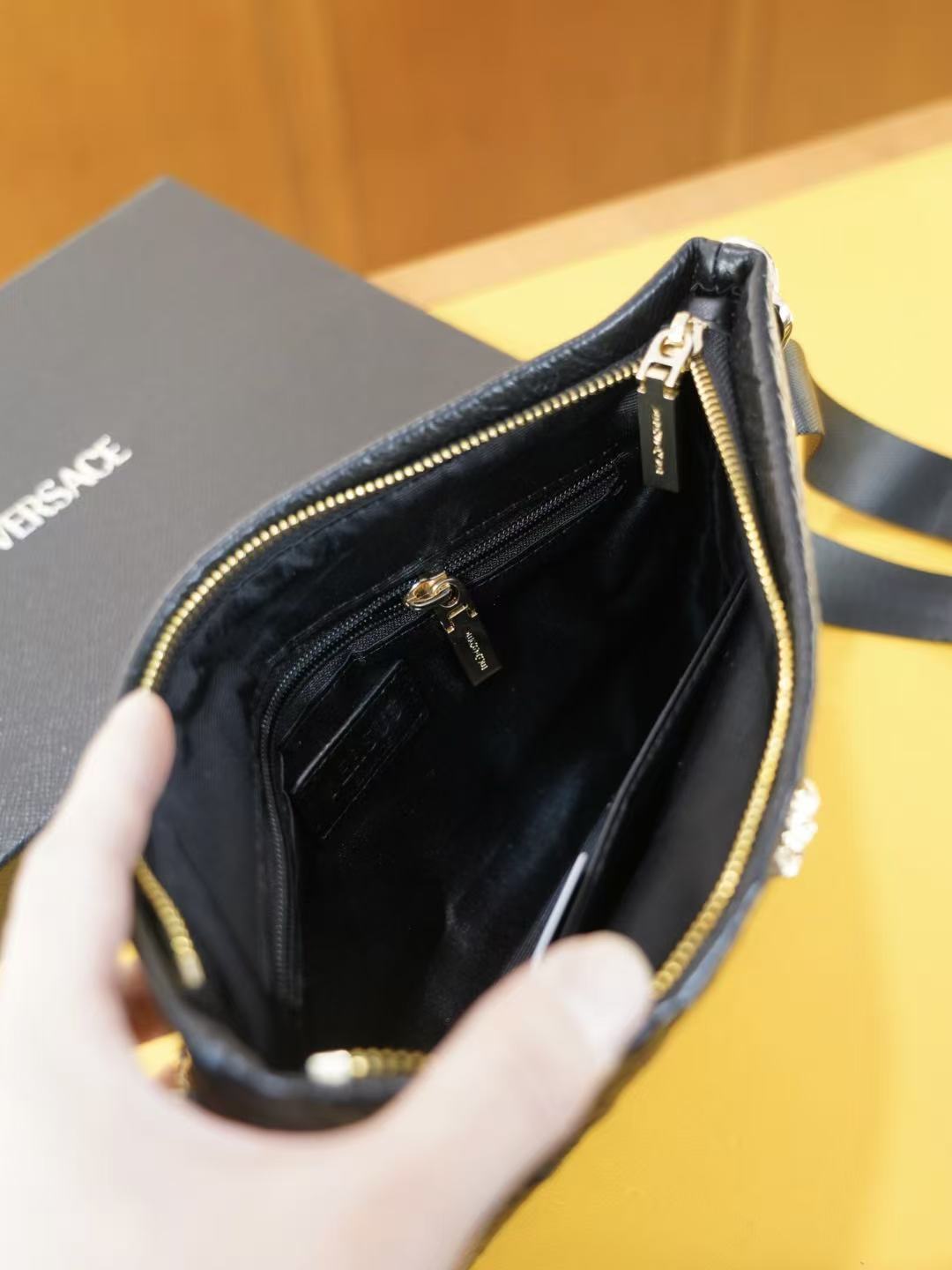 🇮🇹VERSACE 2WAY バッグ 公式同期 必入手逸品✨ ヴェルサーチの永遠なるアイコンモデルが登場！