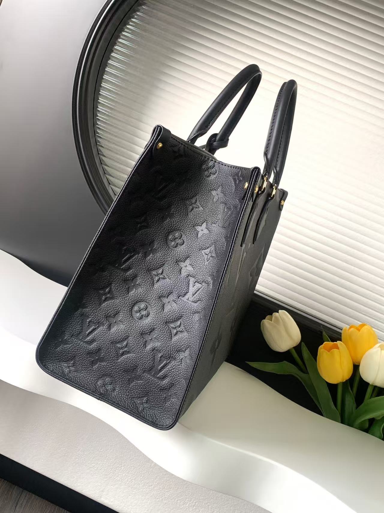 Louis Vuitton　オンザゴー MM　トートバッグ