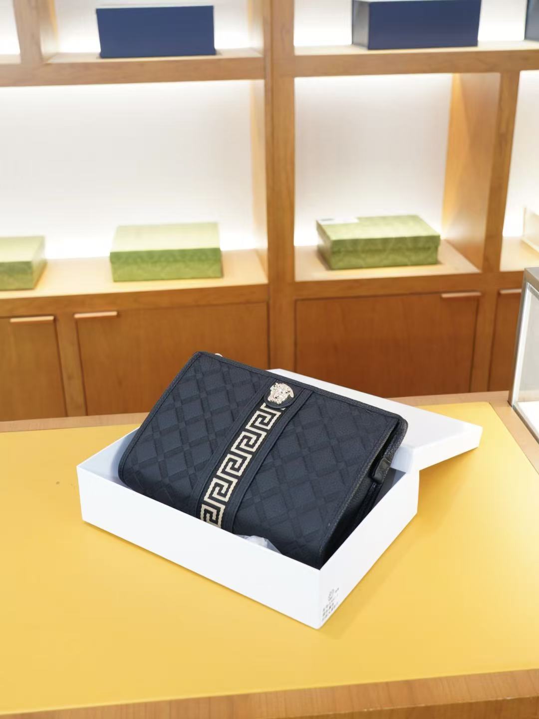 🇮🇹VERSACE 2WAY バッグ  全世界が争う逸品✨