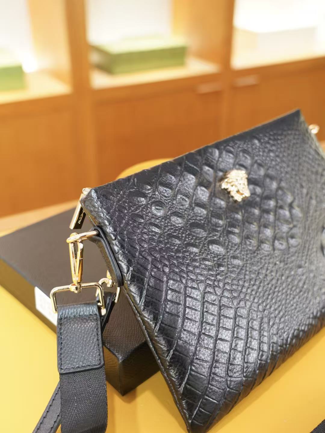 🇮🇹VERSACE 2WAY バッグ 公式同期 必入手逸品✨ ヴェルサーチの永遠なるアイコンモデルが登場！