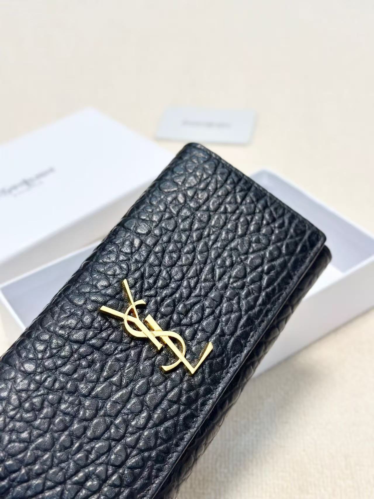 ✨YSL 聖羅蘭🆕新款財布登場！✨