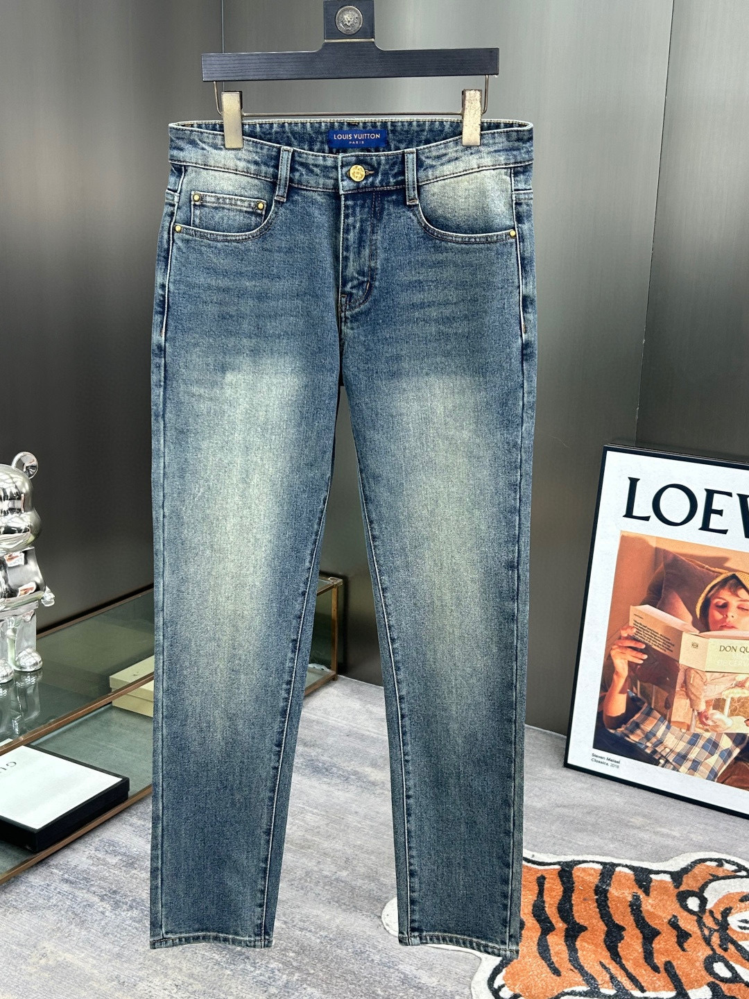 高品質デニムパンツ / 丁寧な仕上がりと耐久性 / ユニークなバックポケットデザイン