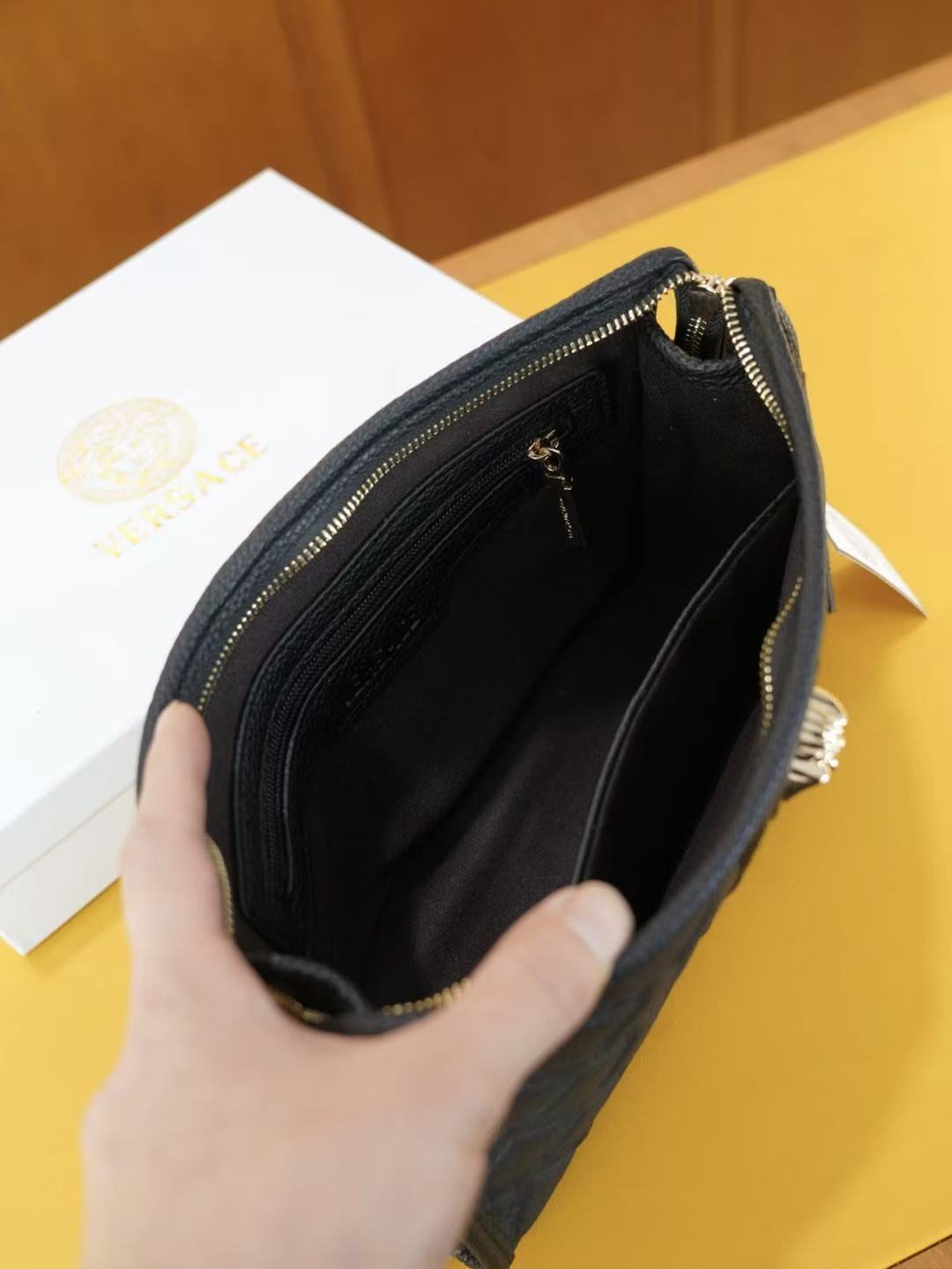 🇮🇹VERSACE 2WAY バッグ  全世界が争う逸品✨
