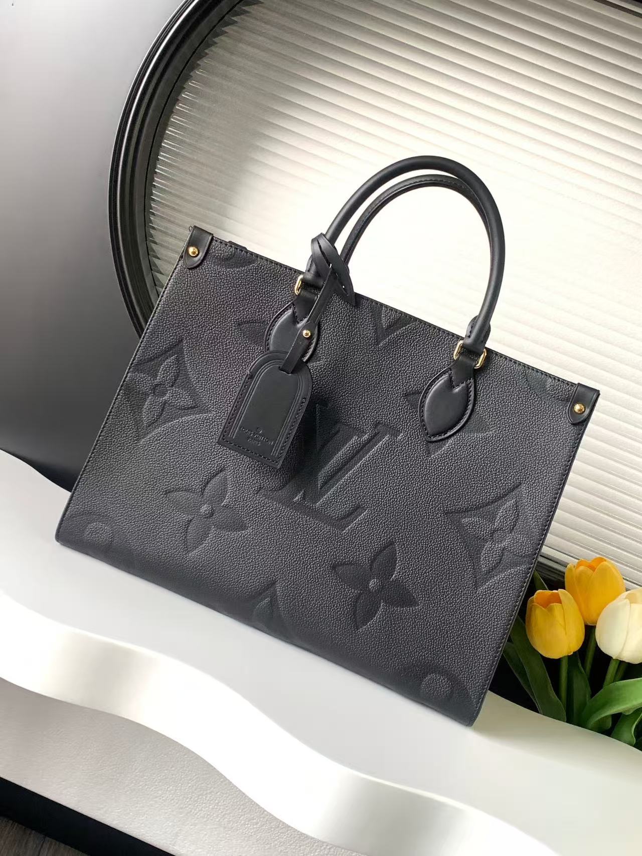 Louis Vuitton　オンザゴー MM　トートバッグ