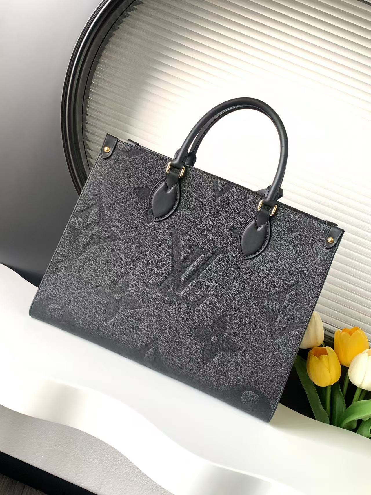 Louis Vuitton　オンザゴー MM　トートバッグ