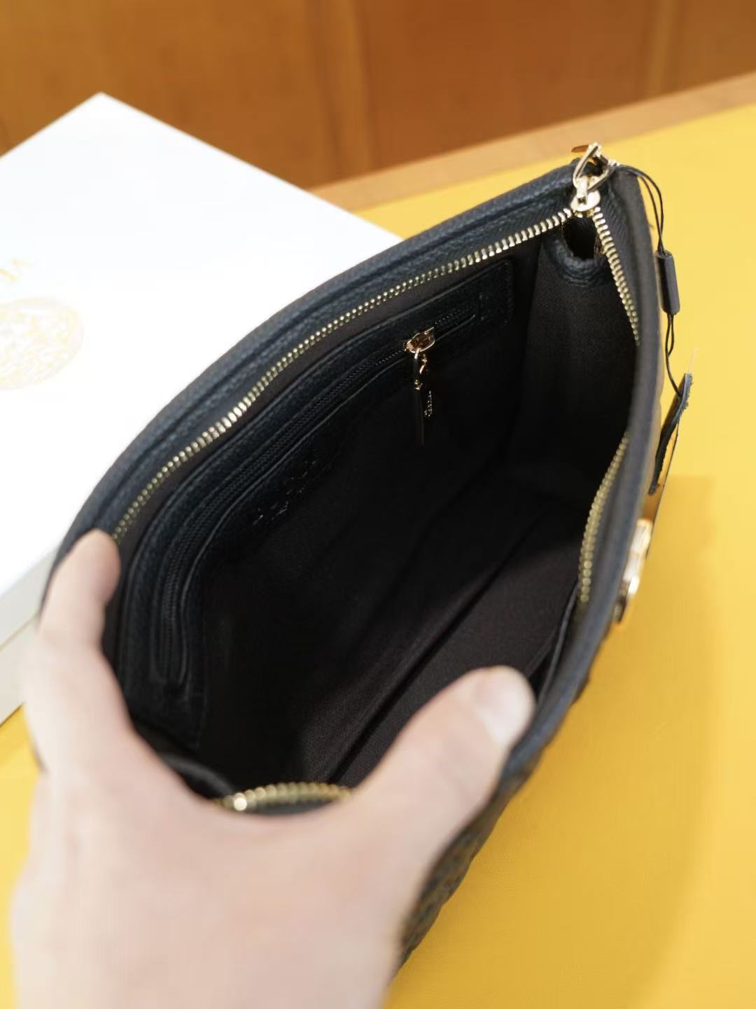 🇮🇹GUCCI 2WAY ハンドバッグ 全世界が争う定番逸品✨ 公式サイト同期モデルが超レア登場！