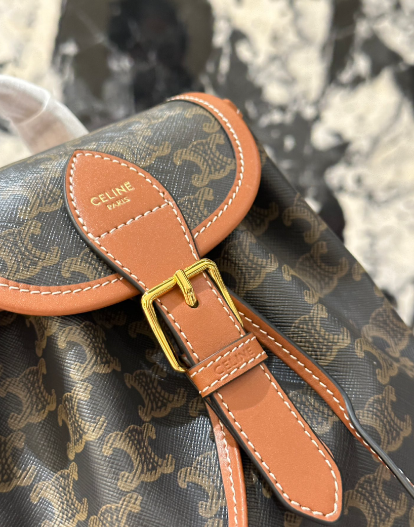 Celine モノグラムミニバックパック、これ 1 本で所有コーデ OK！🔥