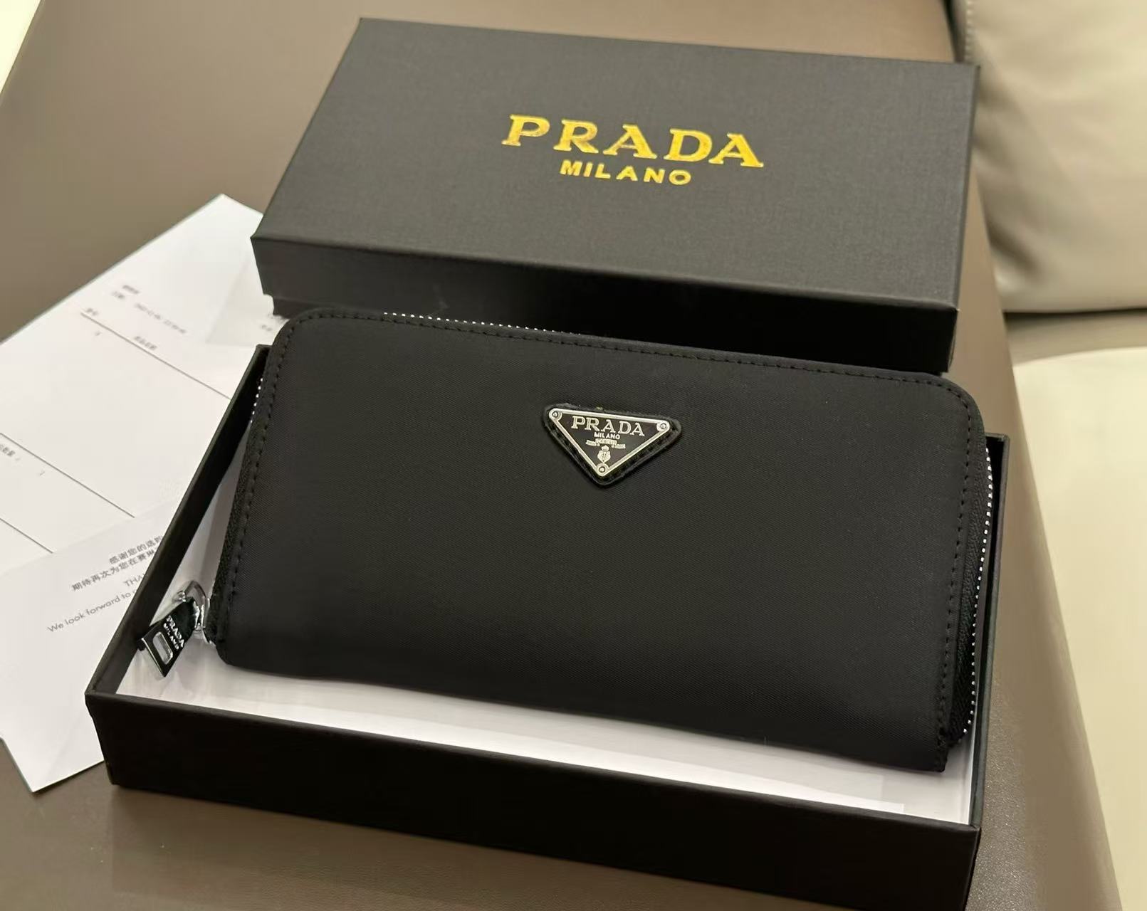 🔥プラダ新発売！3 点セットで日常使いに最適🔥