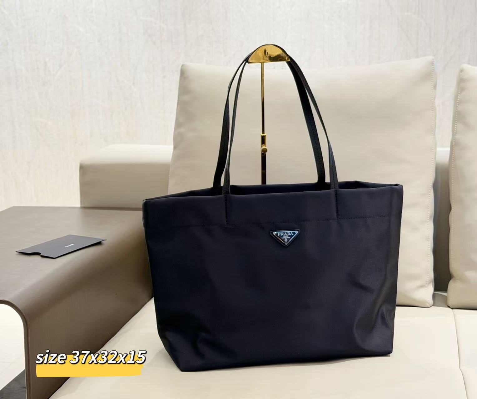 🔥プラダ新発売！3 点セットで日常使いに最適🔥