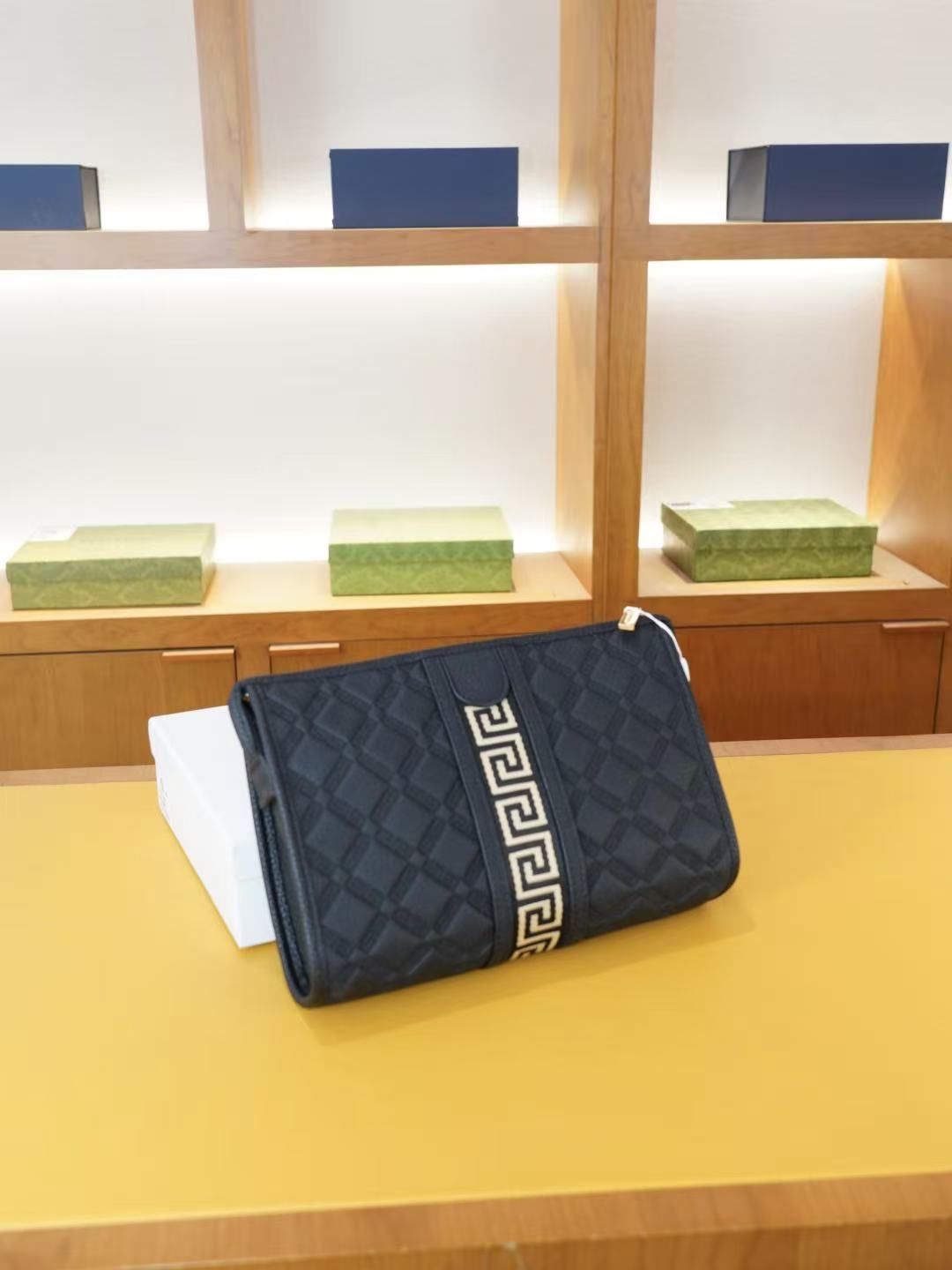 🇮🇹VERSACE 2WAY バッグ  全世界が争う逸品✨