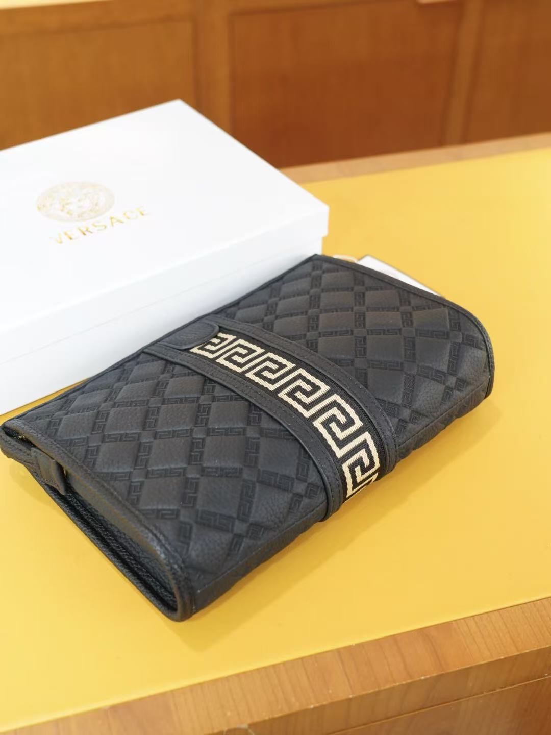 🇮🇹VERSACE 2WAY バッグ  全世界が争う逸品✨