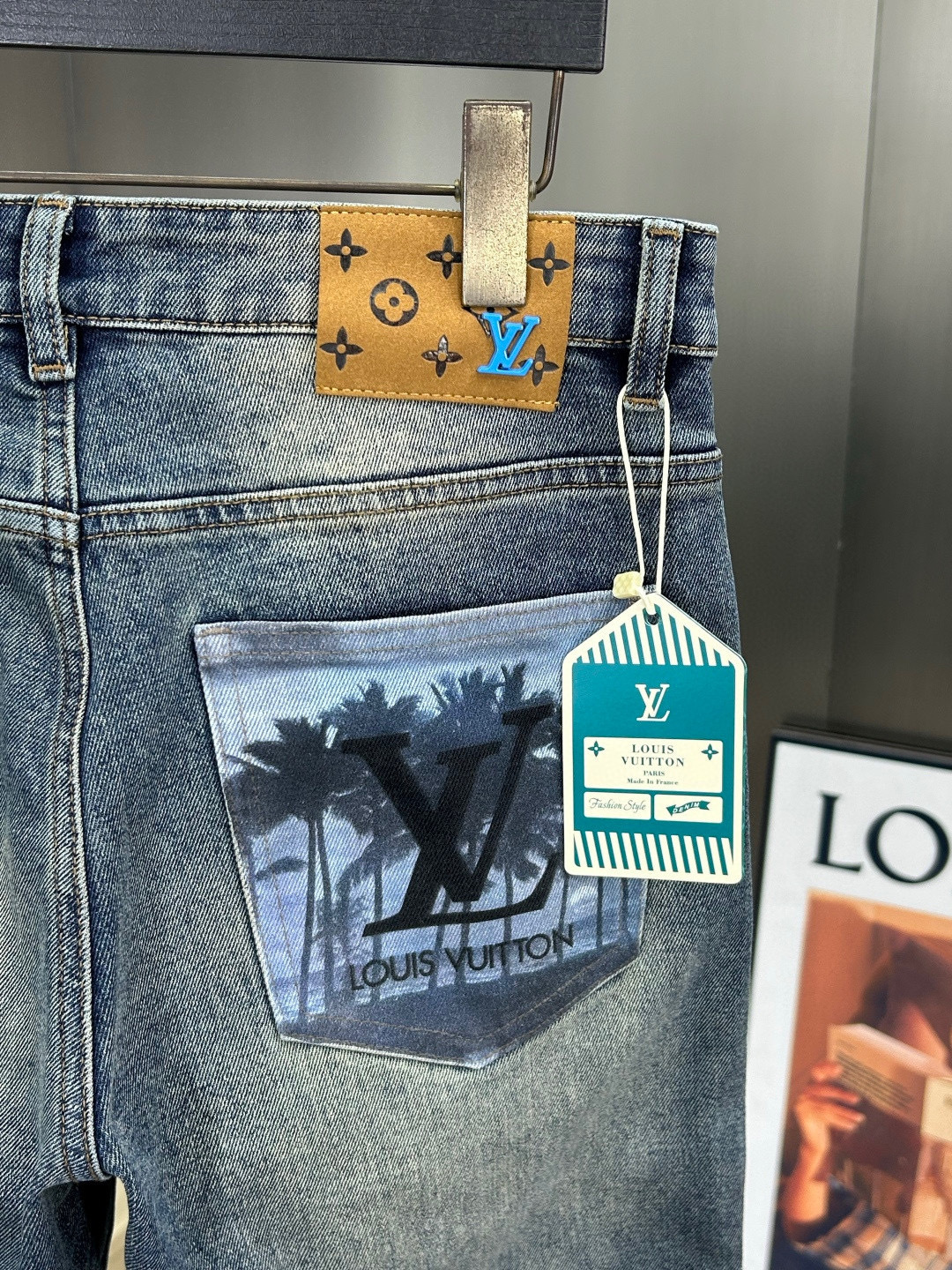 高品質デニムパンツ / 丁寧な仕上がりと耐久性 / ユニークなバックポケットデザイン