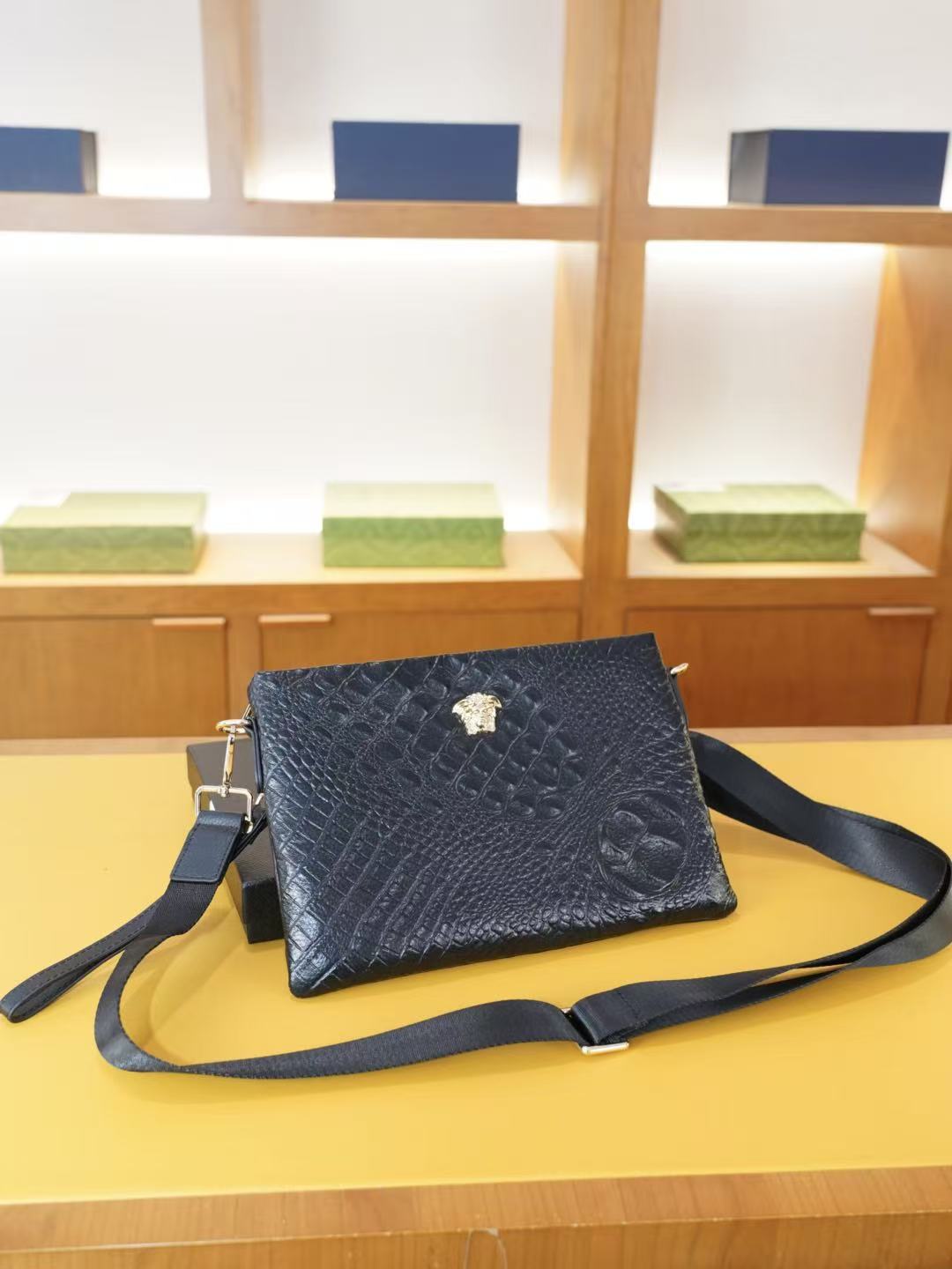 🇮🇹VERSACE 2WAY バッグ 公式同期 必入手逸品✨ ヴェルサーチの永遠なるアイコンモデルが登場！